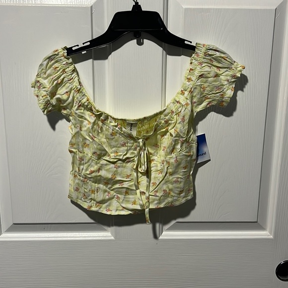 Abound Floral Green Crop Top ...MSRP $25 - Picture 1 of 4
